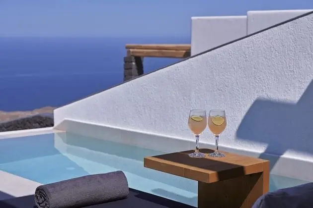 Junior Suite with Private Infinity pool and Sea view