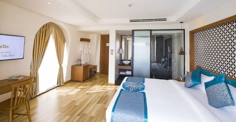 Deluxe Tek Büyük Yataklı Oda