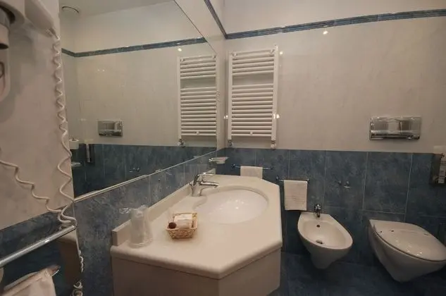 Büyük Yataklı Tek Kişilik Oda