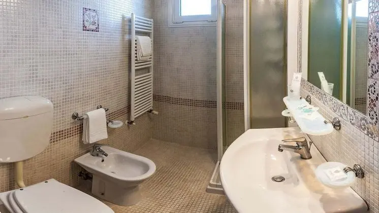 Tek Büyük veya İki Ayrı Yataklı Oda, Balkon