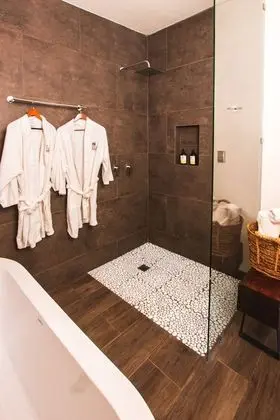 Luxury Oda