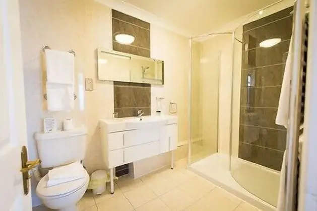 Deluxe Tek Büyük Yataklı Oda (Front Facing)