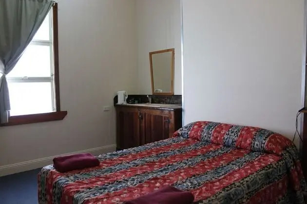 Basic Tek Büyük veya İki Ayrı Yataklı Oda, Ortak Banyo