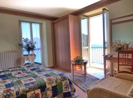 Tek Büyük Yataklı Oda, Balkon, Göl Manzaralı