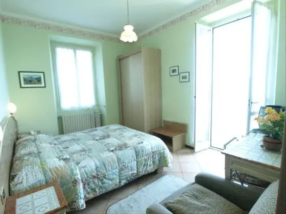 Tek Büyük Yataklı Oda, Balkon, Göl Manzaralı