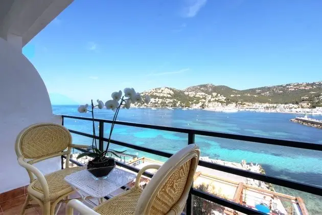 Tek Büyük veya İki Ayrı Yataklı Oda, Balkon, Deniz Manzaralı