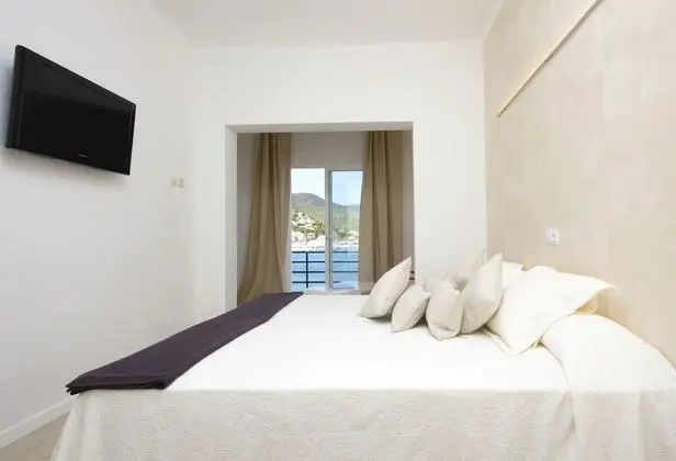 Tek Büyük veya İki Ayrı Yataklı Oda, Balkon, Deniz Manzaralı
