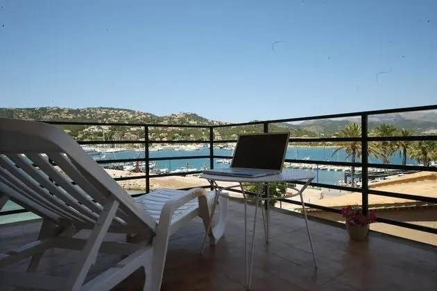 Tek Büyük veya İki Ayrı Yataklı Oda, Balkon, Deniz Manzaralı