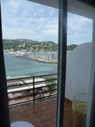 Tek Büyük veya İki Ayrı Yataklı Oda, Balkon, Deniz Manzaralı