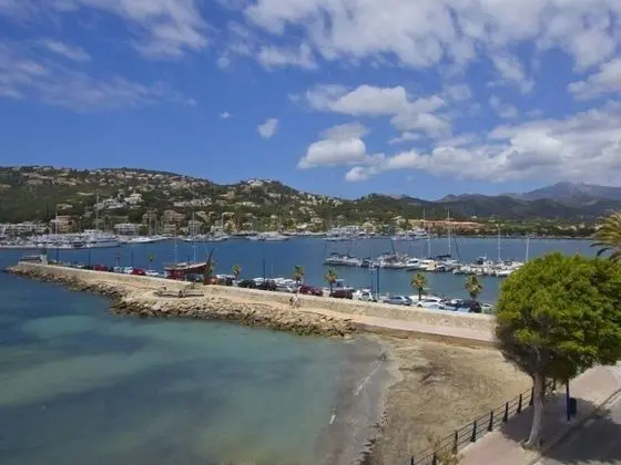 Tek Büyük veya İki Ayrı Yataklı Oda, Balkon, Deniz Manzaralı