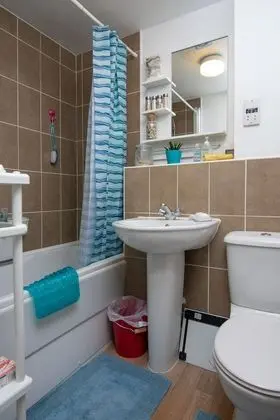 Büyük Yataklı Tek Kişilik Oda