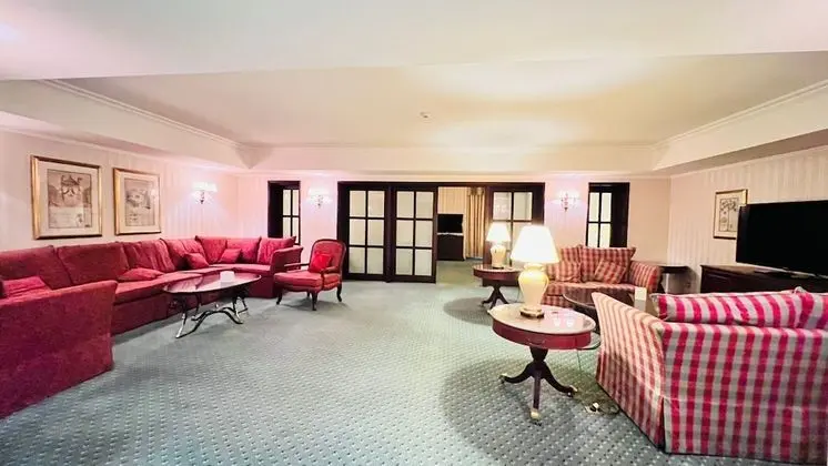 Luxury Oda