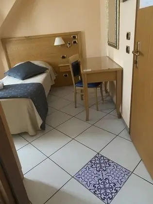 Basic Tek Büyük veya İki Ayrı Yataklı Oda