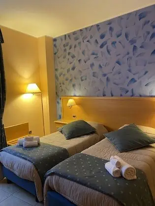 Basic Tek Büyük veya İki Ayrı Yataklı Oda