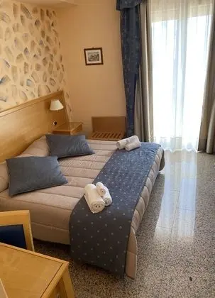 Basic Tek Büyük veya İki Ayrı Yataklı Oda