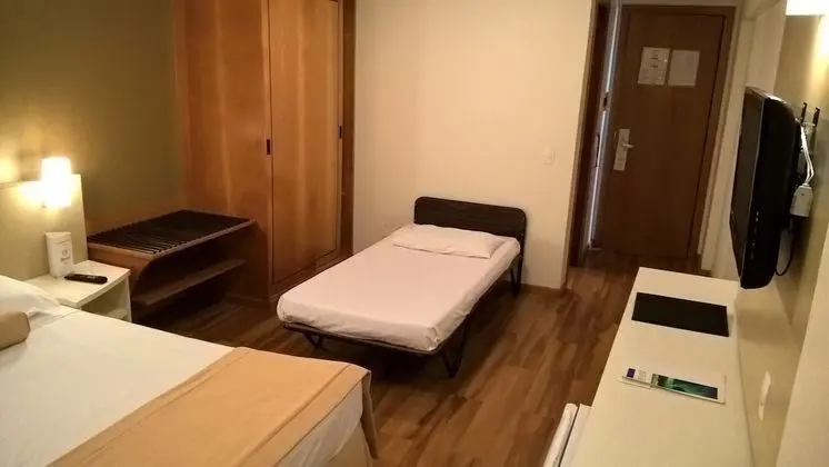 Premium Tek Büyük Yataklı Oda
