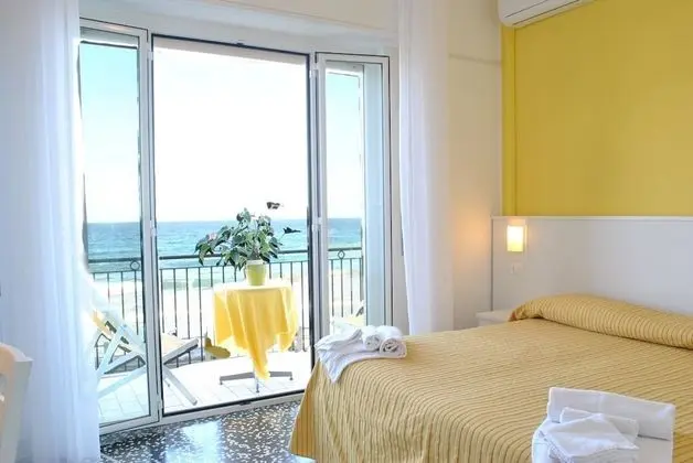 Tek Büyük veya İki Ayrı Yataklı Oda, Balkon