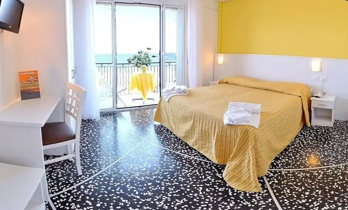 Tek Büyük veya İki Ayrı Yataklı Oda, Balkon