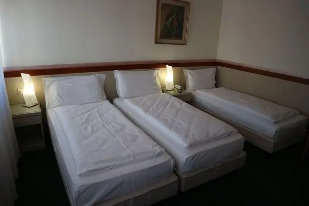 Standard Üç Kişilik Oda