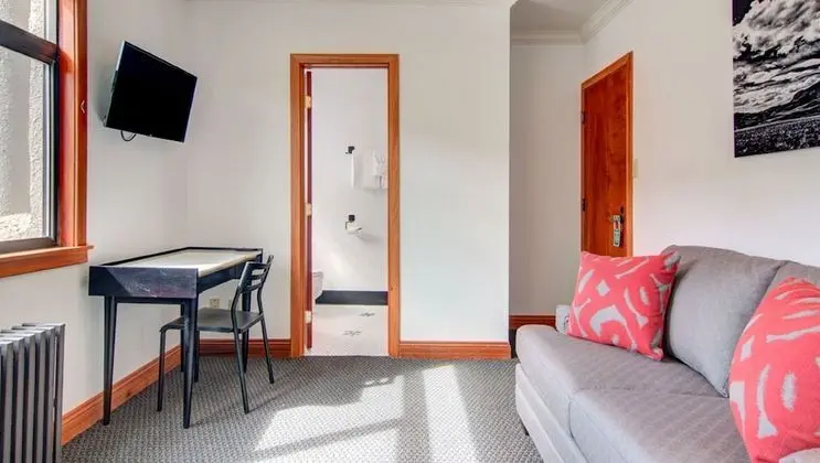 Süit, 1 Büyük (Queen) Boy Yatak ve Çekyat, Sigara İçilmez (Single Room Suite)