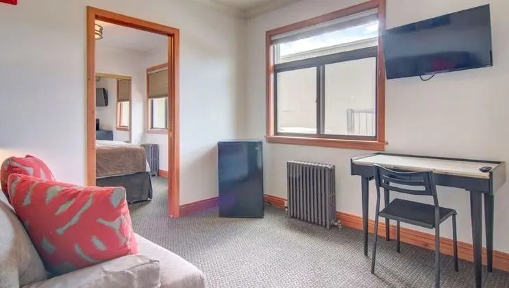 Süit, 1 Büyük (Queen) Boy Yatak ve Çekyat, Sigara İçilmez (Single Room Suite)