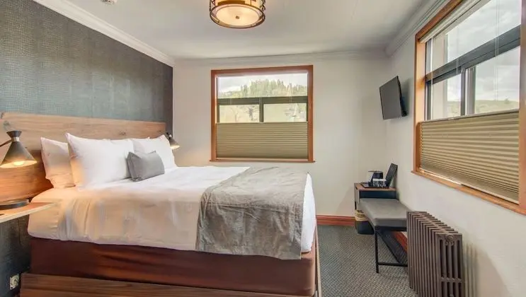 Superior Double Diamond Room with Queen Beds