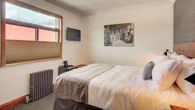 Superior Double Diamond Room with Queen Beds