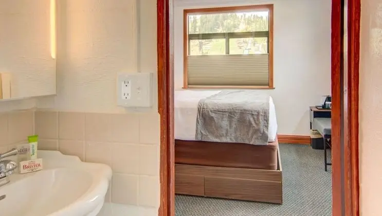 Superior Double Diamond Room with Queen Beds