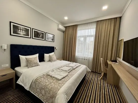 Deluxe Tek Büyük Yataklı Oda