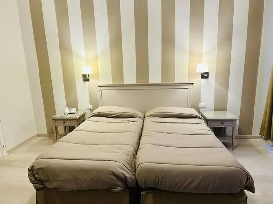 Comfort Tek Büyük veya İki Ayrı Yataklı Oda, Engellilere Uygun, Banyolu/Duşlu