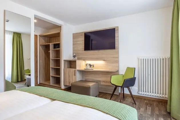 Tek Büyük Yataklı Oda, Dağ Manzaralı