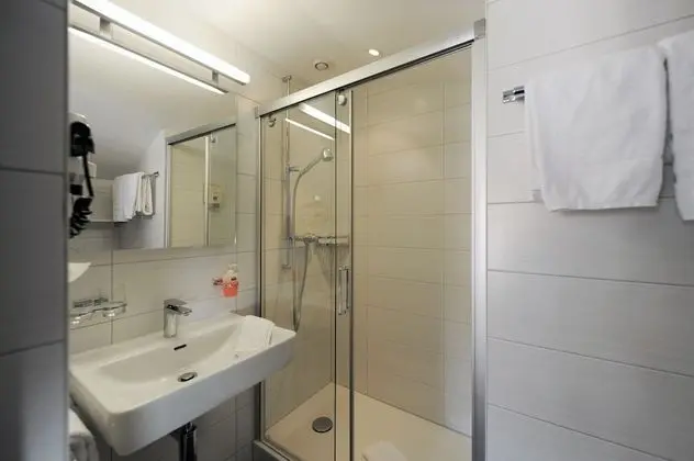 Tek Büyük Yataklı Oda, Dağ Manzaralı