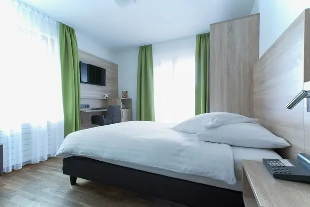 Tek Kişilik Oda, 1 Büyük (Queen) Boy Yatak