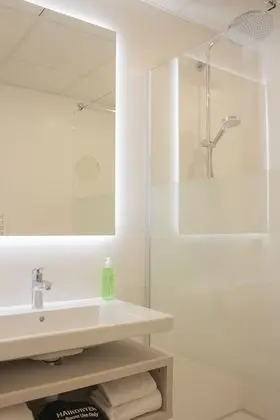 Premium Tek Büyük Yataklı Oda, Banyolu/Duşlu