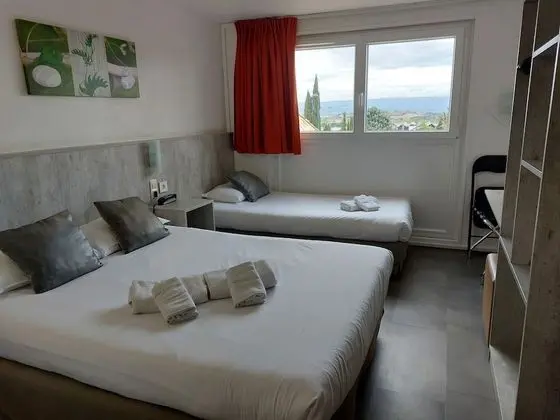 Üç Kişilik Oda (1 Double + 1 Single Bed)