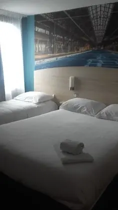 Standard Üç Kişilik Oda, Banyolu/Duşlu