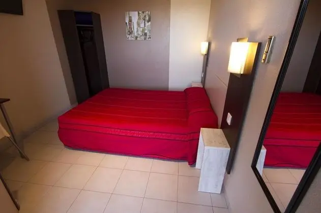 Standard Tek Büyük Yataklı Oda