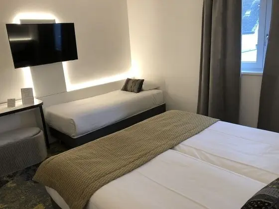 Üç Kişilik Oda