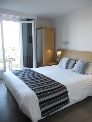Tek Büyük Yataklı Oda, Kısmi Deniz Manzaralı