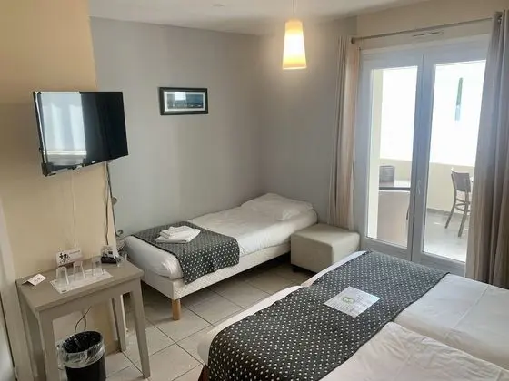 Üç Kişilik Oda