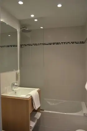 Üç Kişilik Oda