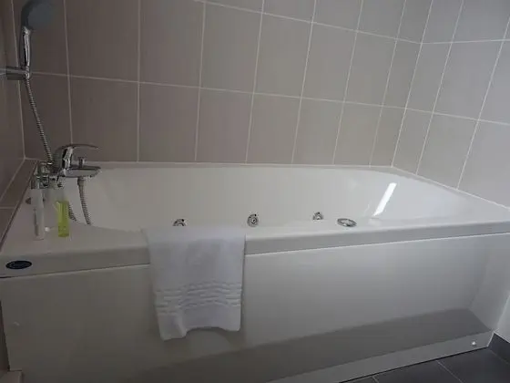 Üç Kişilik Oda