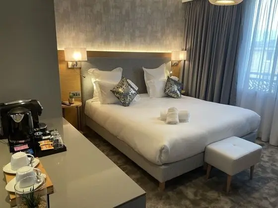 Premium Tek Büyük Yataklı Oda