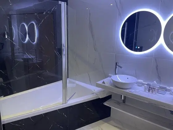 Premium Tek Büyük Yataklı Oda