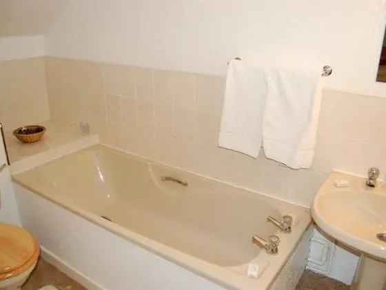 Tek Büyük Yataklı Oda, Banyolu/Duşlu