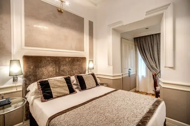 Basic Tek Büyük Yataklı Oda