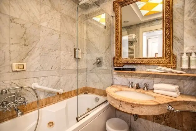 Deluxe Tek Büyük veya İki Ayrı Yataklı Oda