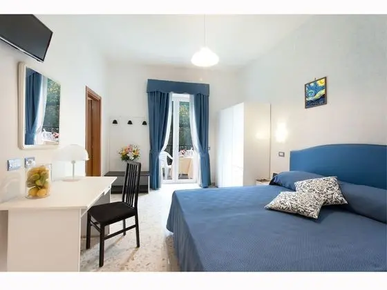 Tek Büyük Yataklı Oda, Balkon, Bahçe Manzaralı