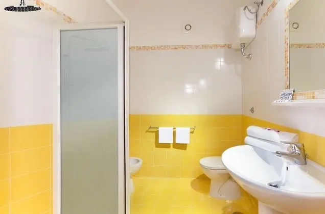 Üç Kişilik Oda, Balkon, Bahçe Manzaralı