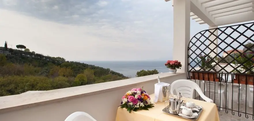 Üç Kişilik Oda, Balkon, Deniz Manzaralı